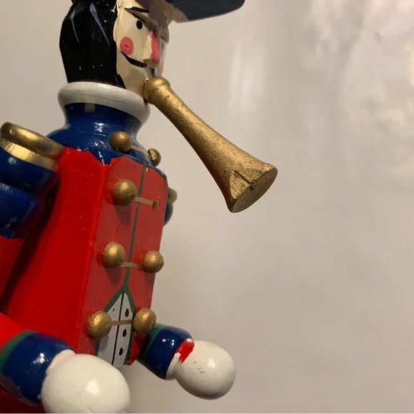 GUC Christmas Decor: Wooden Nutcracker Statue, Lightweight, Vintage - Picture 2 of 11